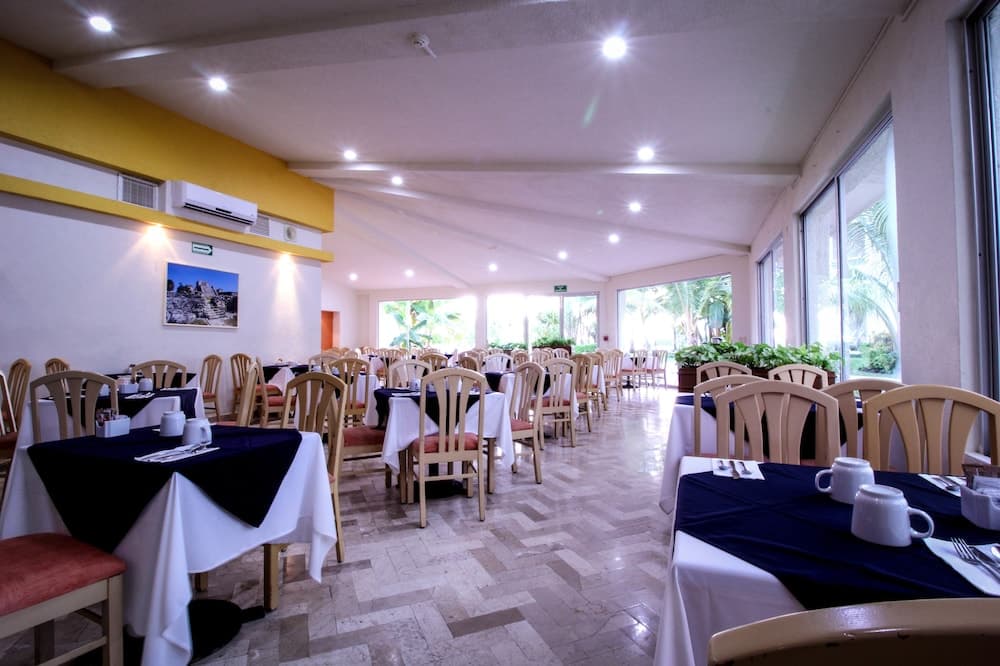 Aquamarina Beach Hotel — 21
