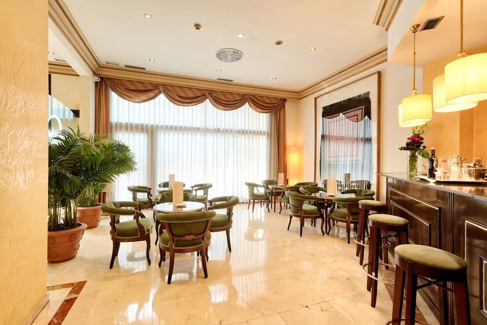 Hotel Roger de Lluria Barcelona — 13