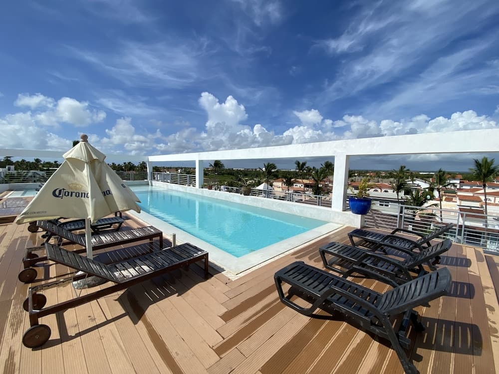 Aventura Deluxe Suites Rooftop Pool — 4