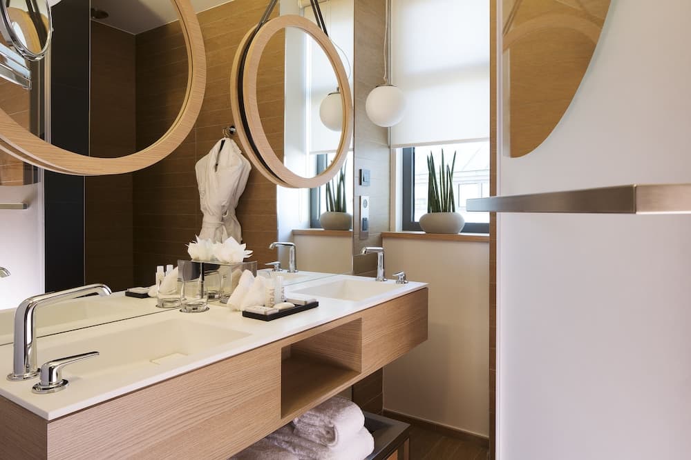 Le Cinq Codet — 4