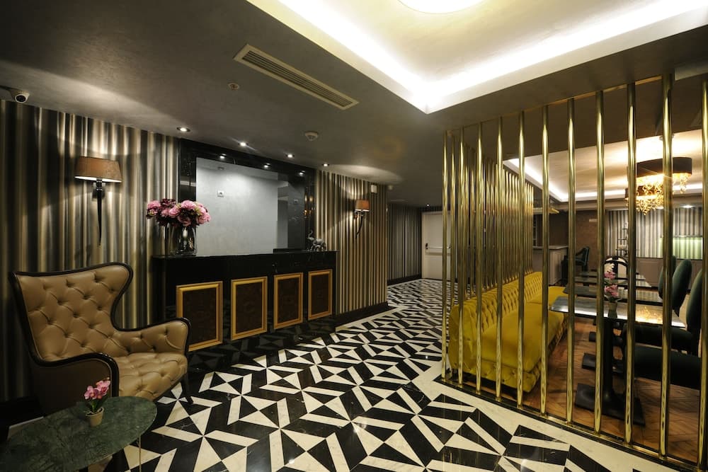 Le Petit Palace Hotel — 24