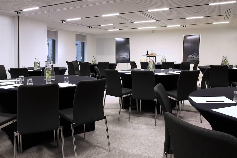 Courtyard by Marriott Paris Gare de Lyon — 13