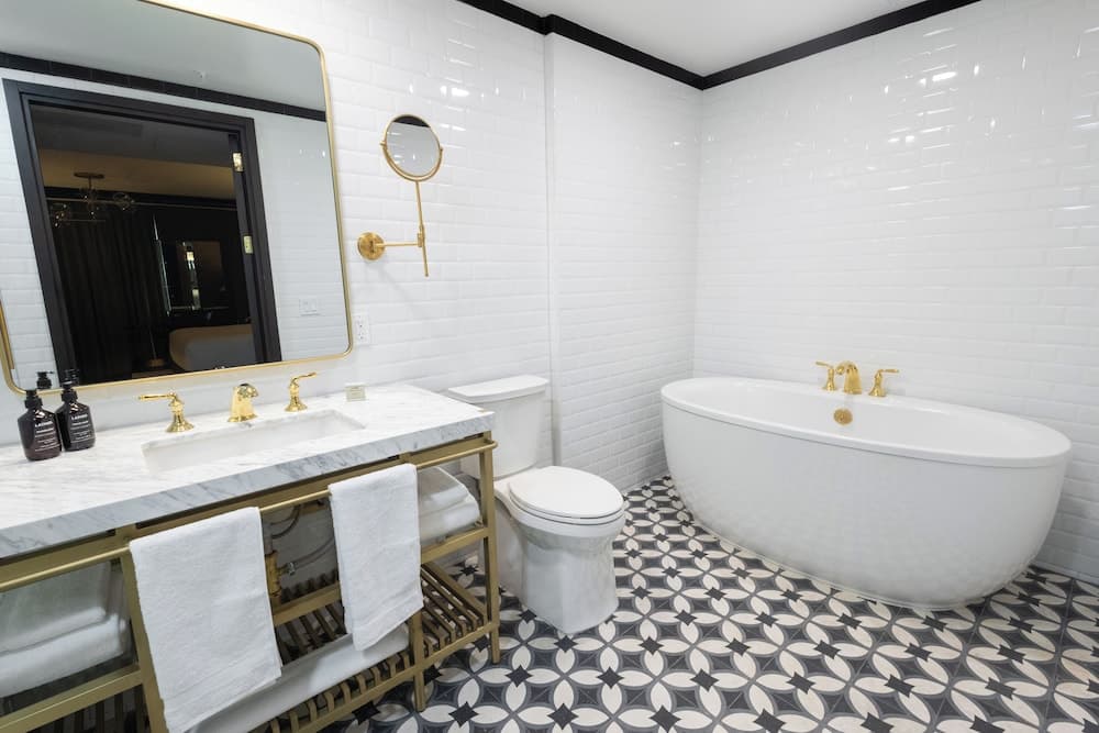 Whisky Hotel — 18