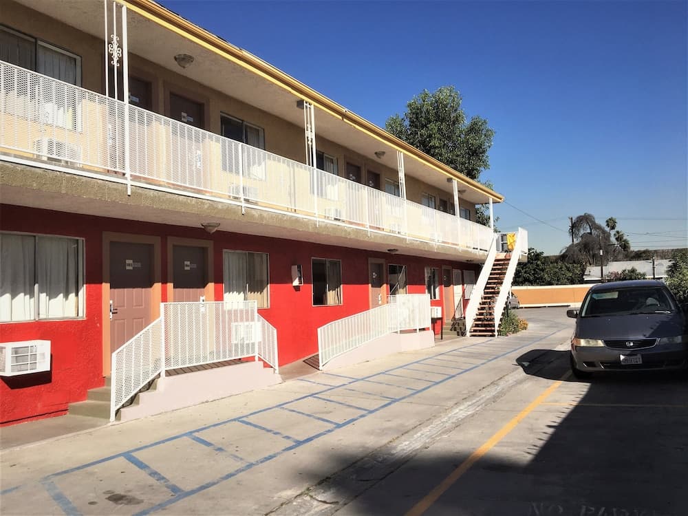 4 Star Motel — 5