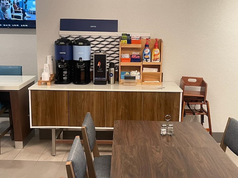 Holiday Inn Express & Suites Ft. Lauderdale N - Exec Airport by IHG — 27