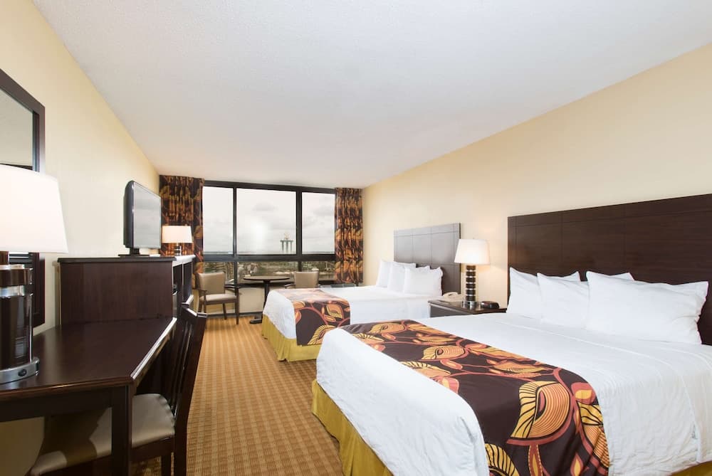 Ramada Plaza Resort & Suites by Wyndham Orlando Intl Drive — 6