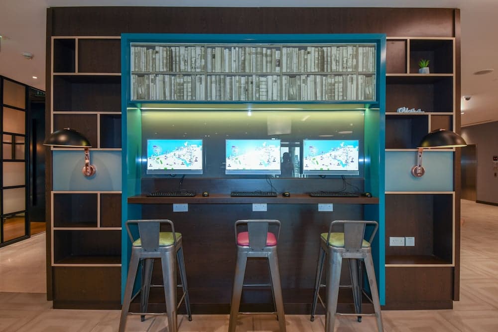 Premier Inn Dubai International Airport — 8