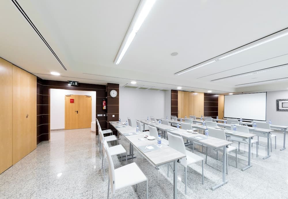 Crowne Plaza Madrid Airport by IHG — 28