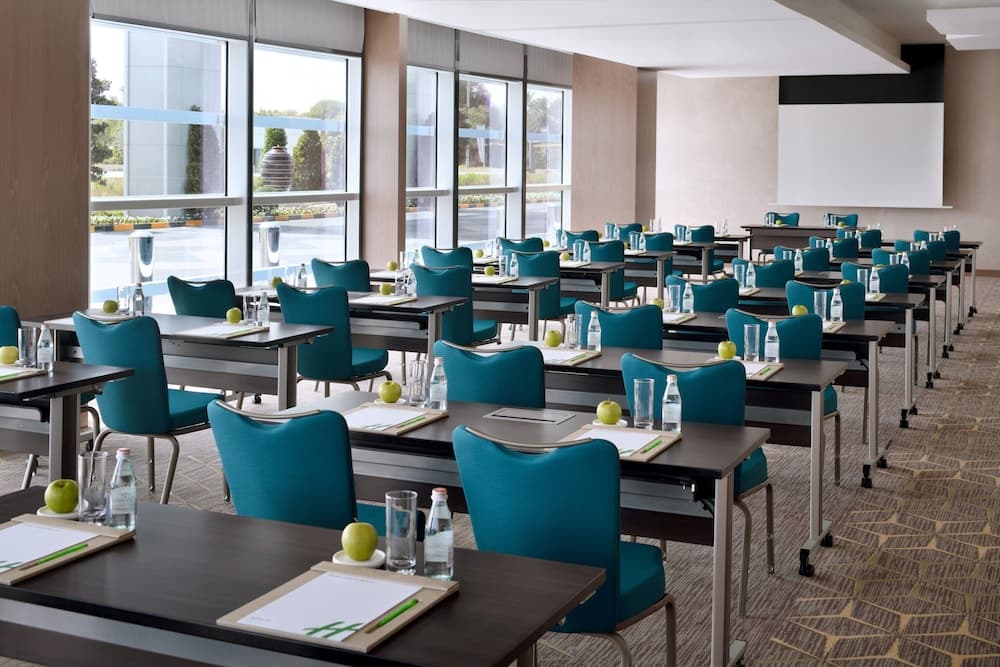 Holiday Inn &amp; Suites Dubai Festival City, un hotel IHG — 3