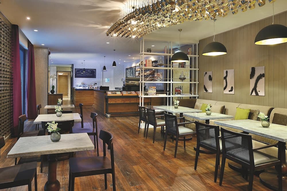 The Ritz-Carlton, Dubai International Financial Centre — 8
