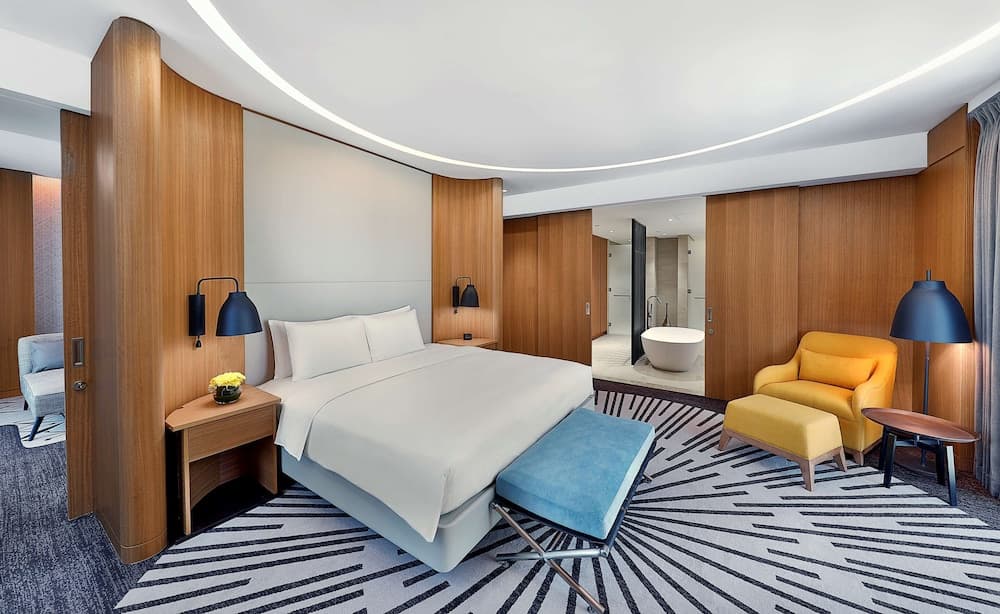 DoubleTree by Hilton Dubai - Business Bay — 11