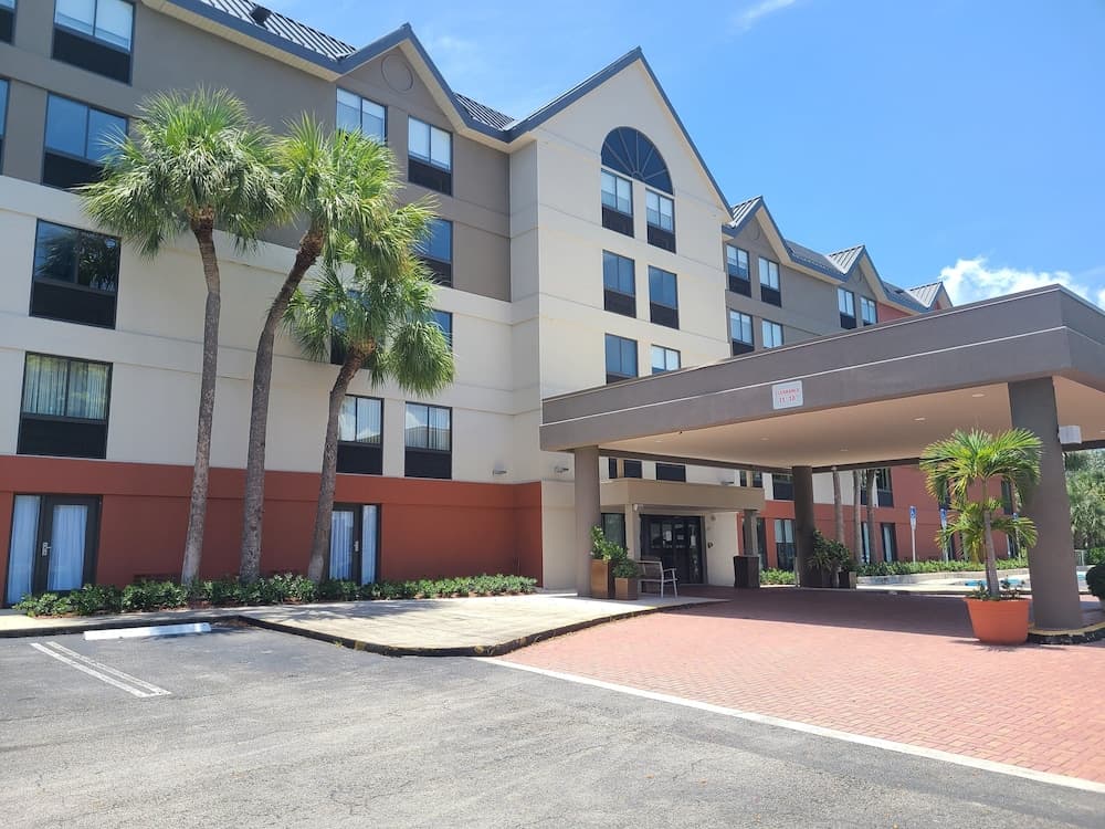 Holiday Inn Express & Suites Ft. Lauderdale N - Exec Airport by IHG — 19