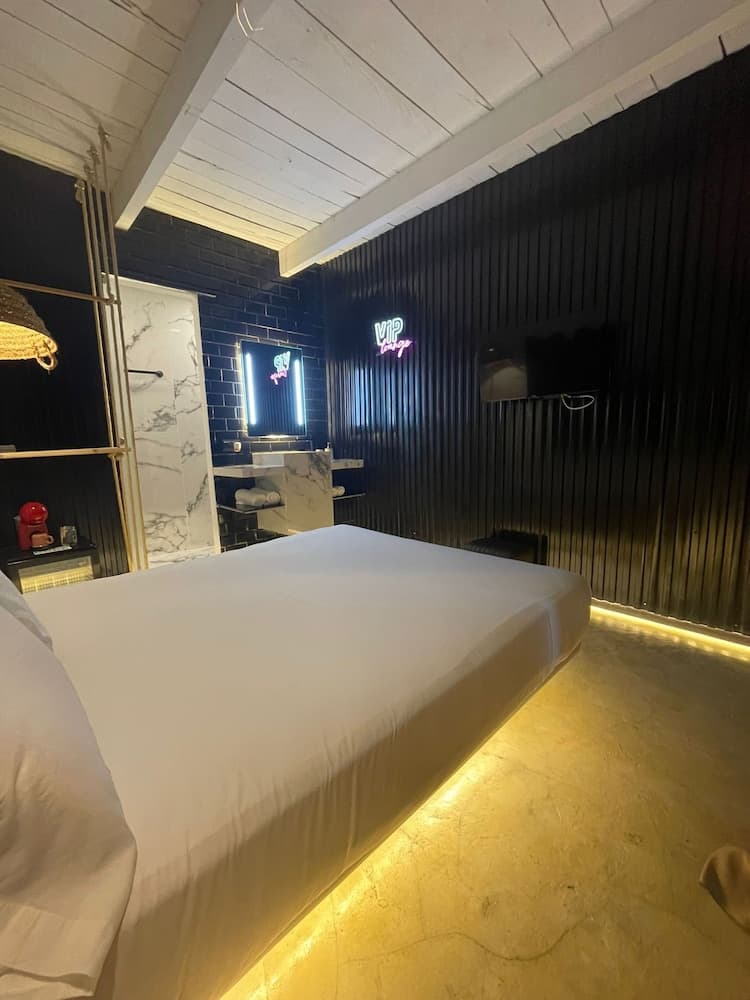 PAIISE Hotels — 16