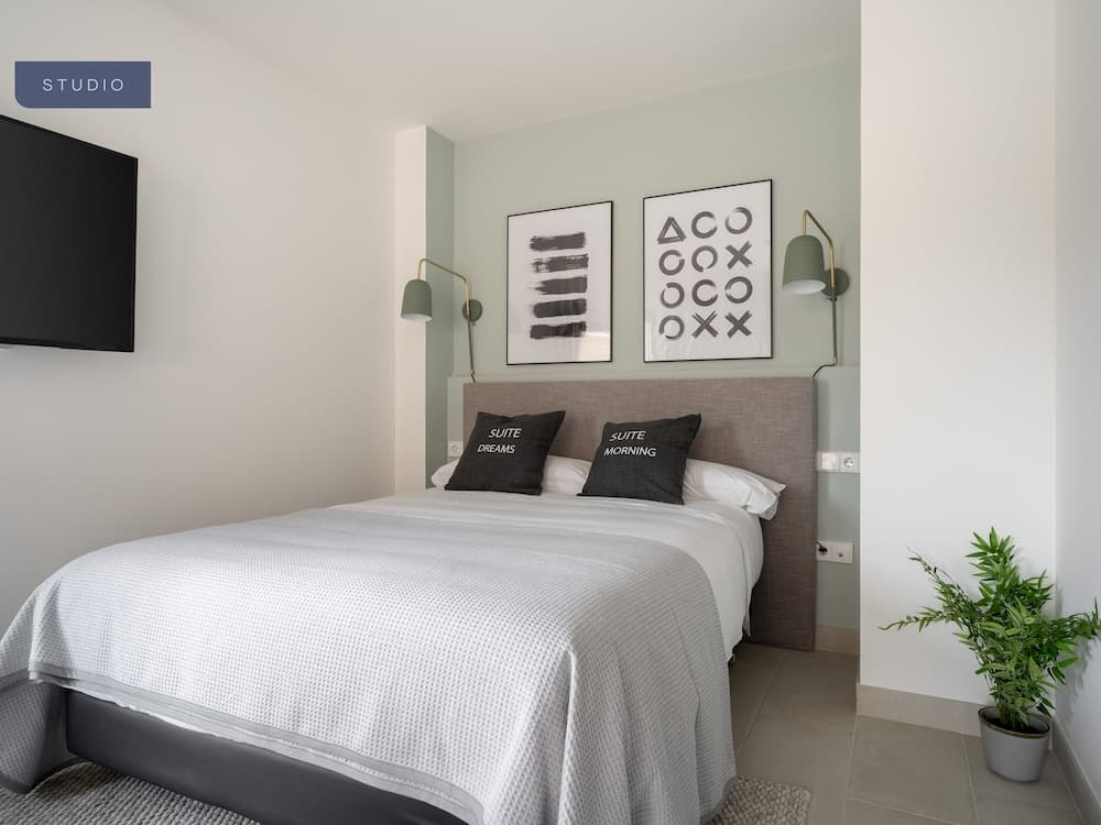 Limehome Sevilla Calle Torcuato Luca de Tena — 12