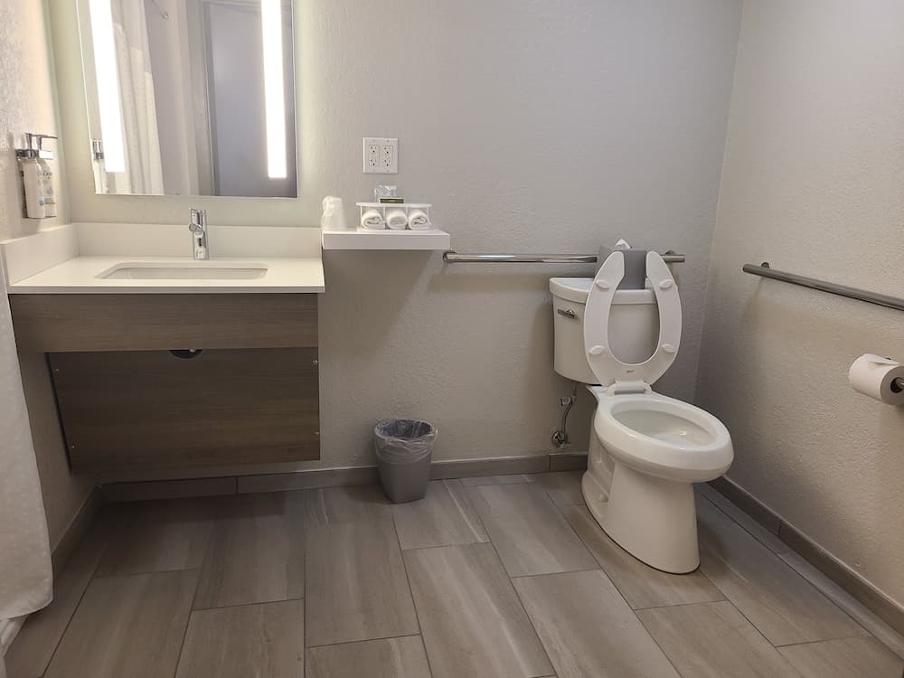Holiday Inn Express & Suites Ft. Lauderdale N - Exec Airport by IHG — 10
