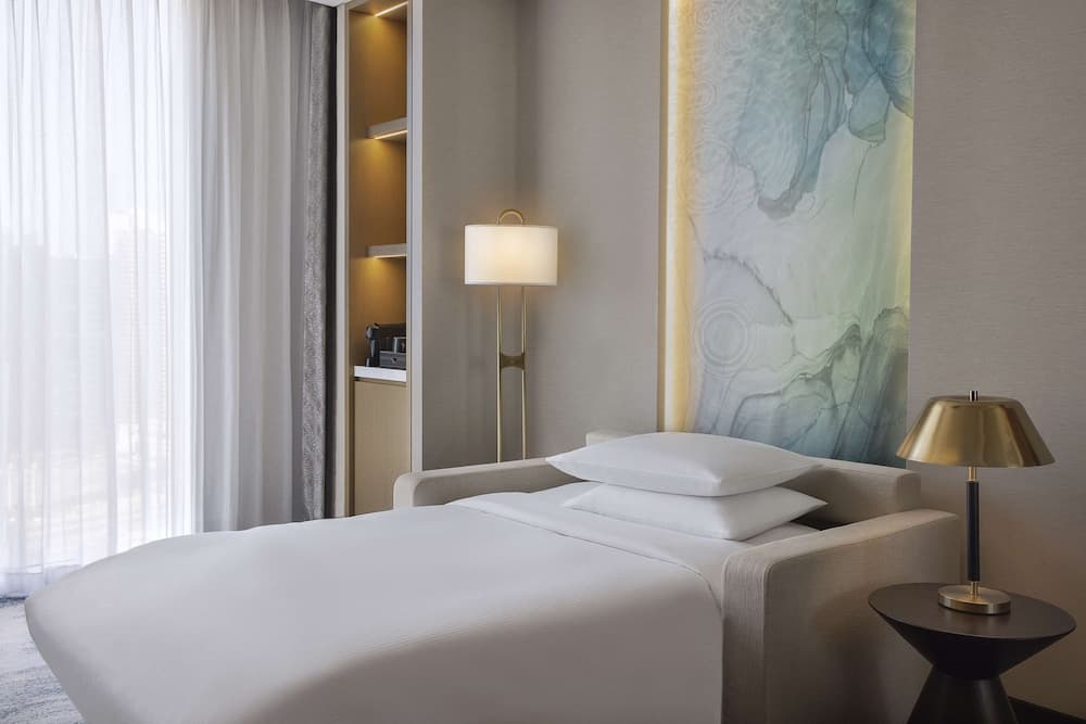 Embassy Suites By Hilton Dubai Business Bay — 14