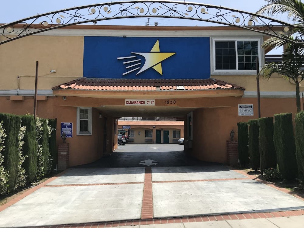 Starlight Inn La Brea — 1