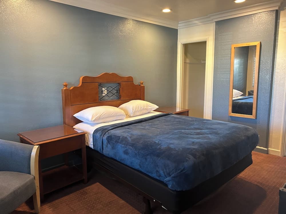 Bienvenido Inn en Colorado Blvd. — 9