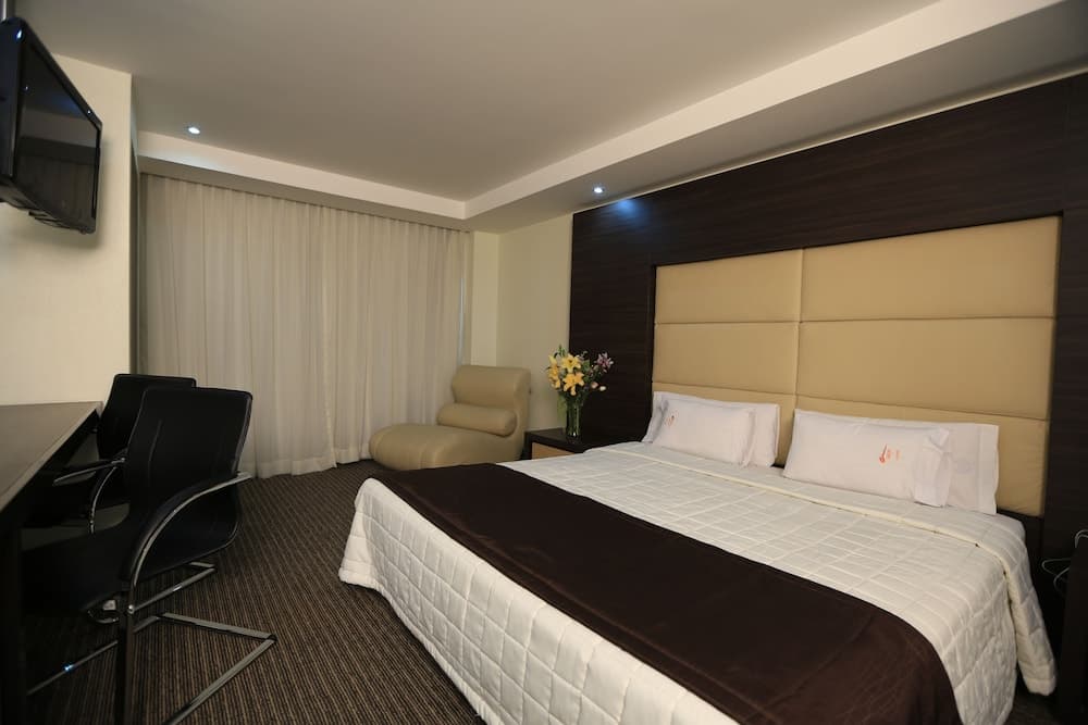 Hotel Astor — 5