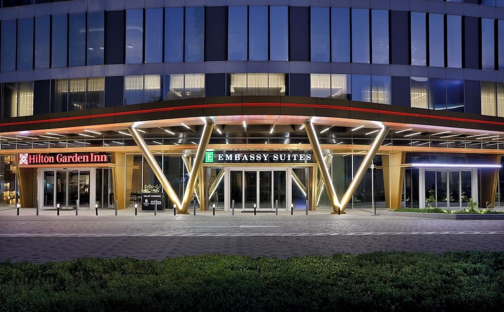 Hilton Garden Inn Dubai Business Bay — 1