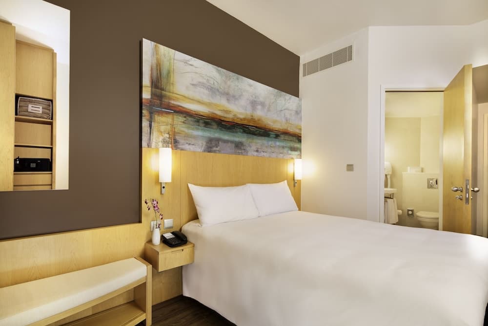 Hotel ibis One Central — 8
