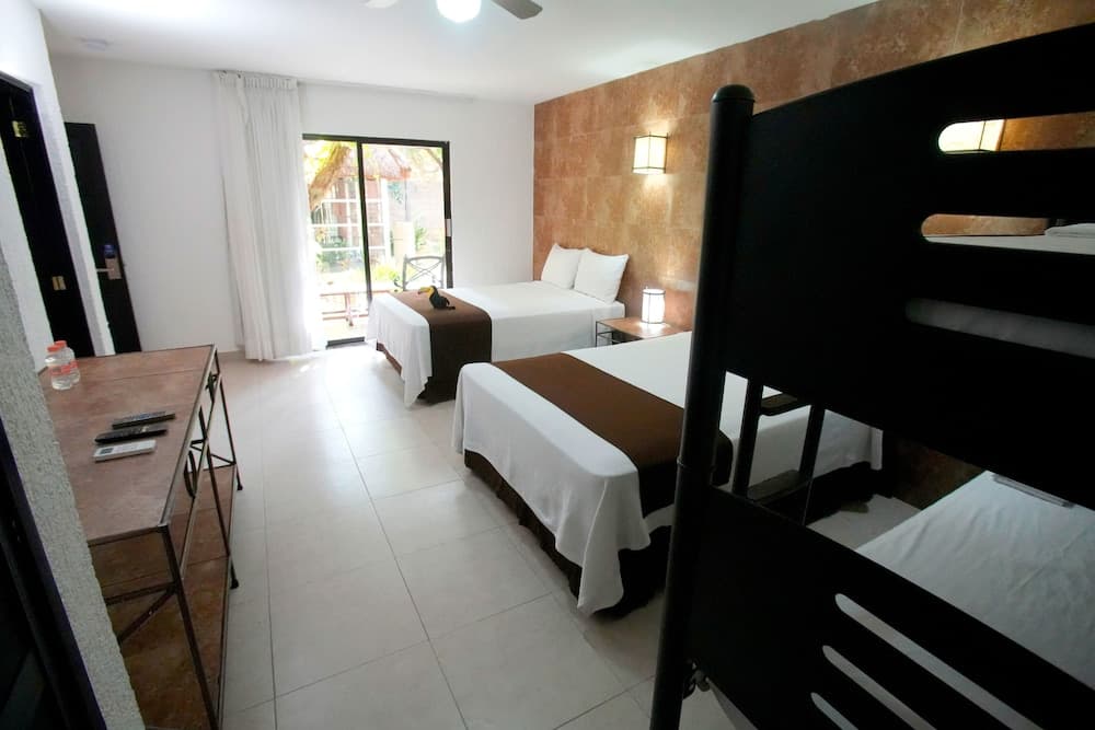 Hotel Tukan Playa del Carmen — 13