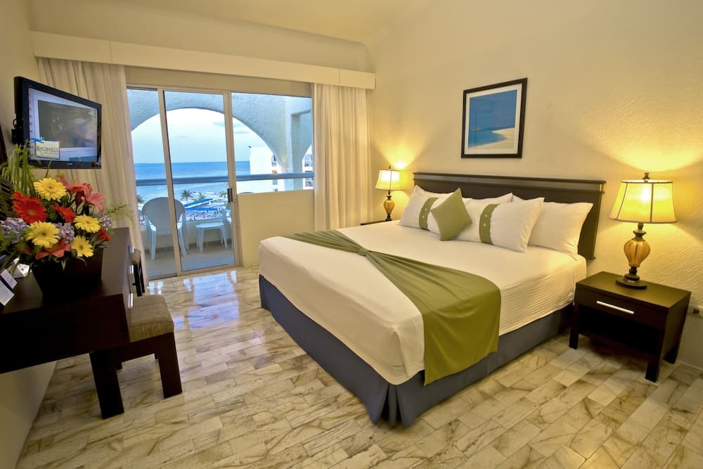 Aquamarina Beach Hotel — 6