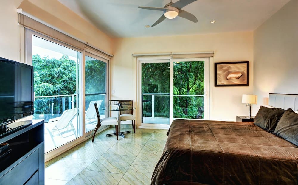 Luxury Condo Boutique — 18