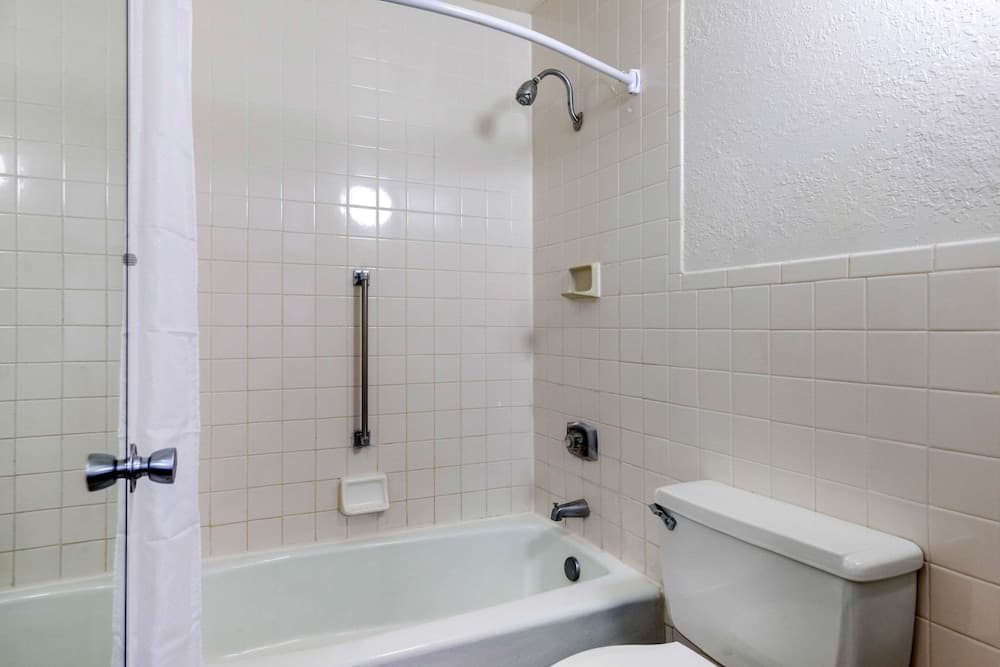 Econo Lodge Flughafen am RJ-Stadion — 19