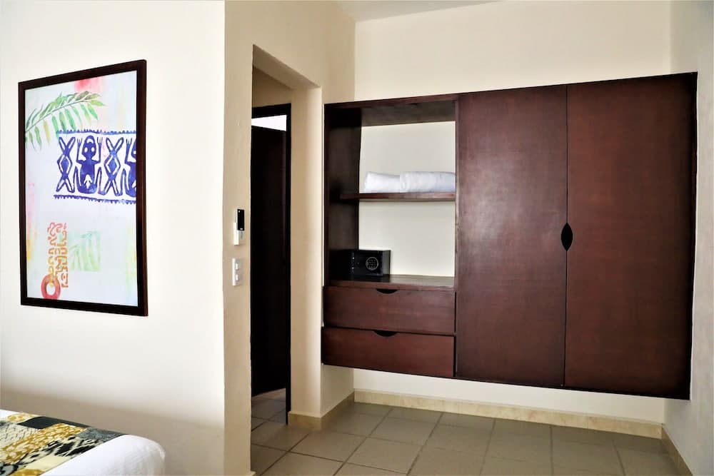 Hotel 12 Bees — 19