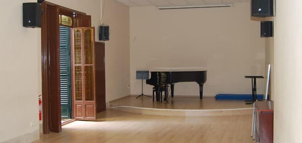 Youth Hostel Central Palma — 7