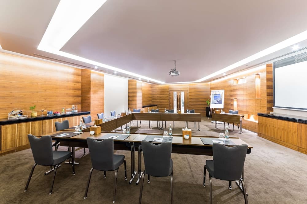 Radisson Blu Hotel Dubai Waterfront — 12