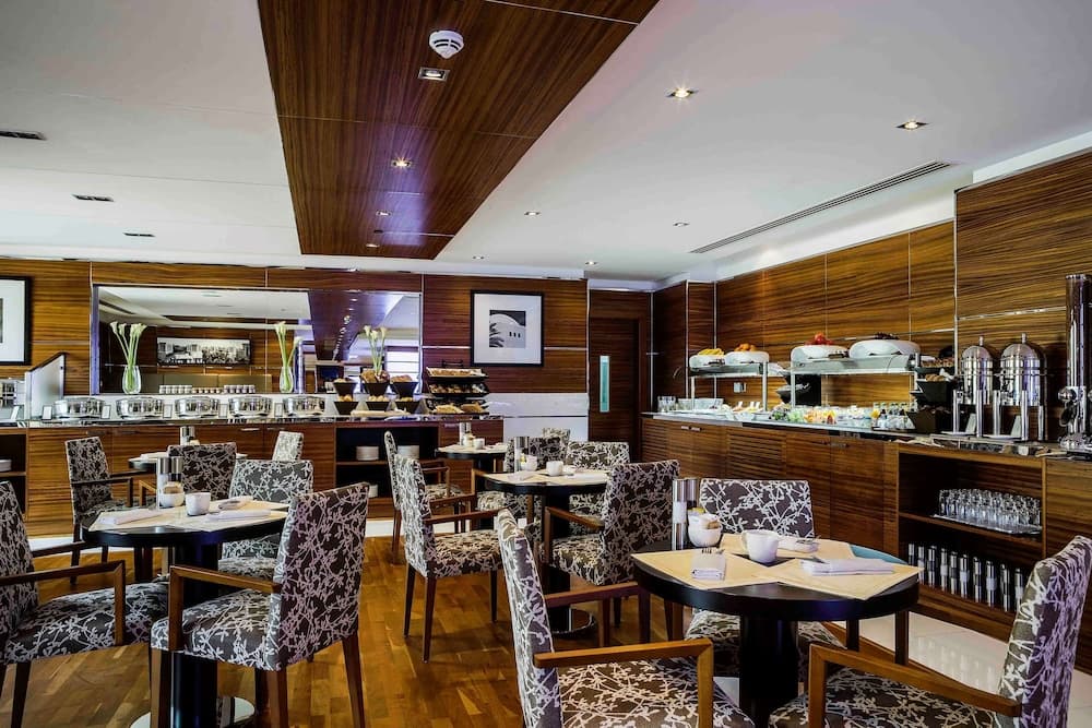 Hilton Dubai Il Cammino — 19