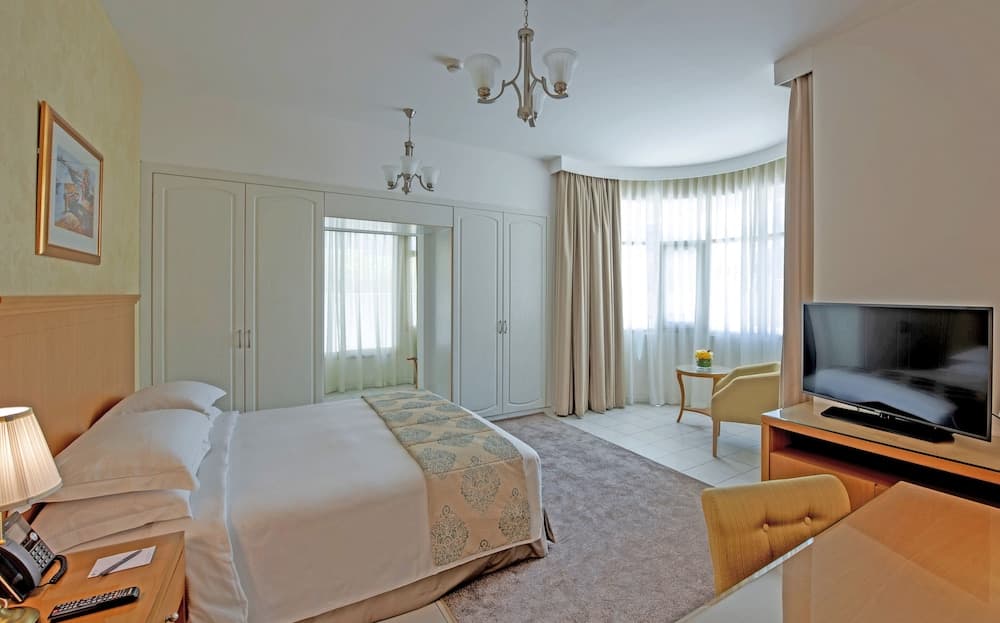 Swissôtel Al Murooj Dubai — 22