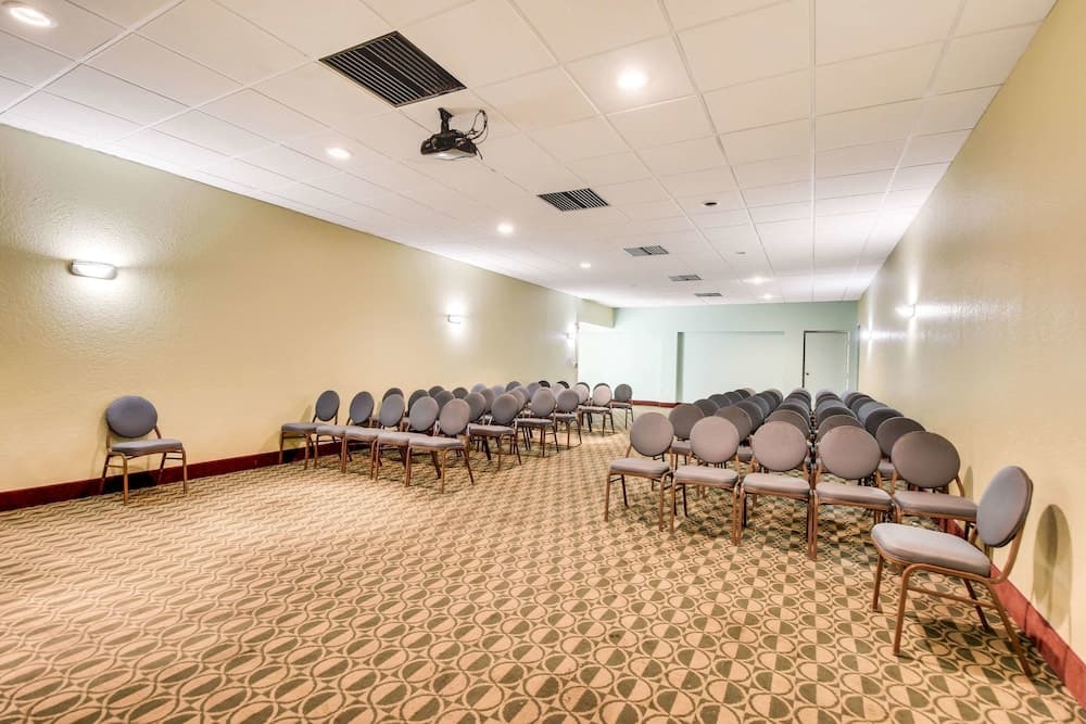 Econo Lodge Busch Gardens — 19