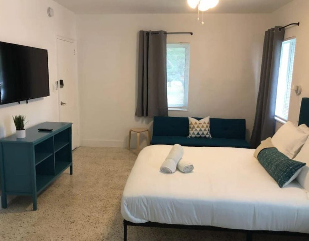 Broadway Suites Downtown by RocketStay — 26