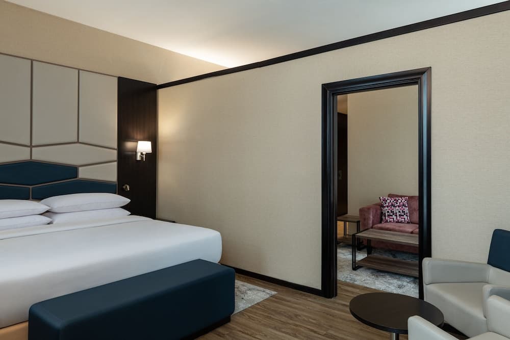 Four Points by Sheraton Production City, Dubai — 7