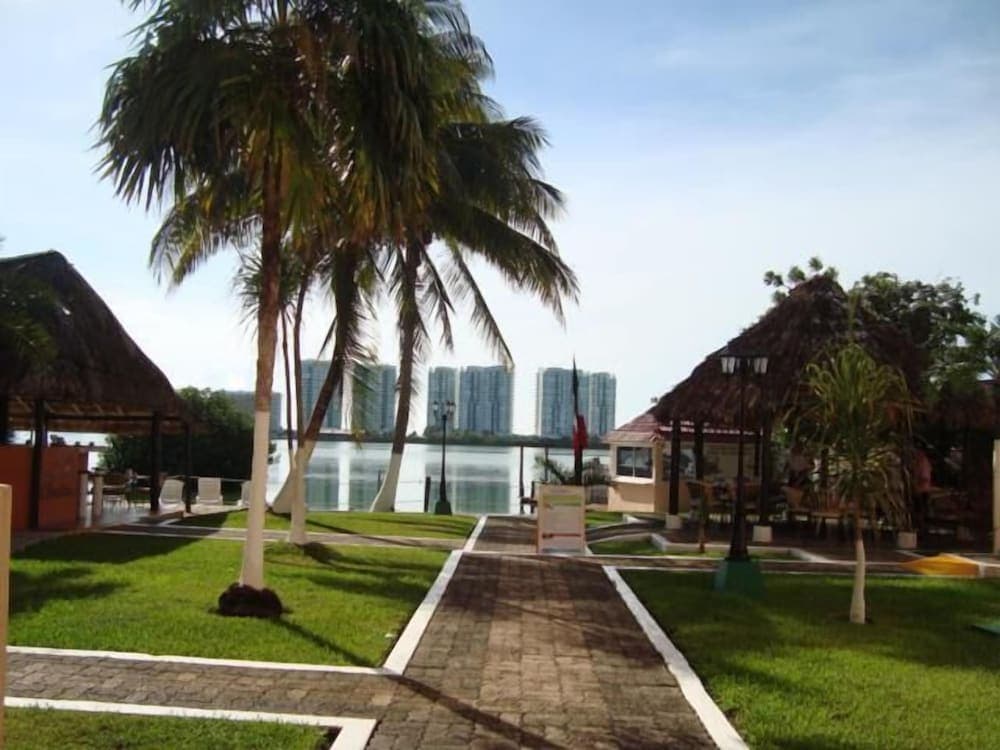 Gran Laguna Real — 5