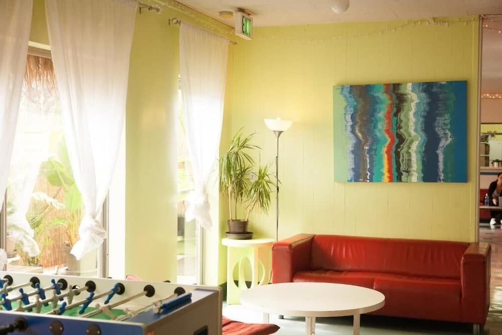Vibe Hotel West Hollywood — 3