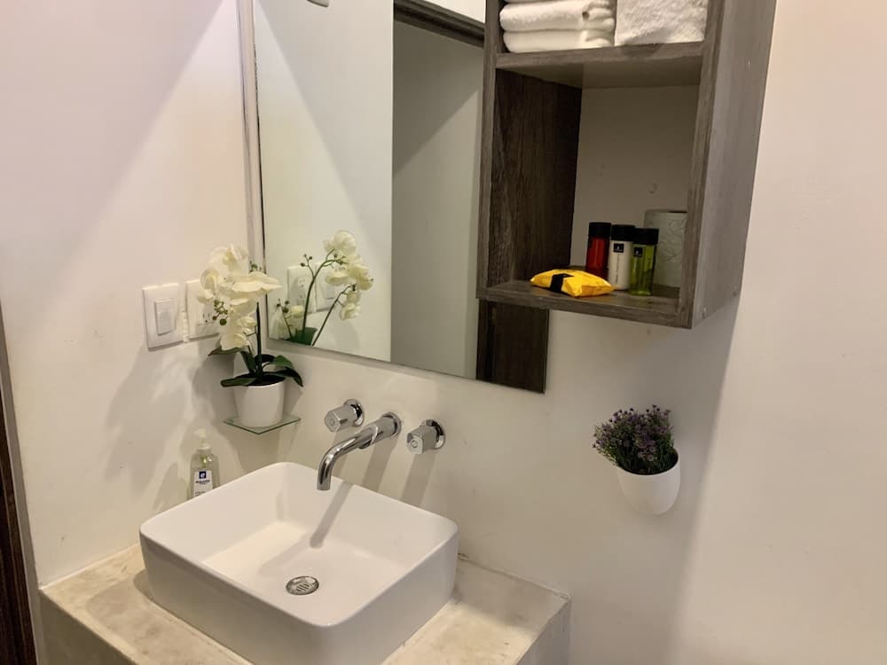 SILVERSANDS Hotel Boutique - 5Th Ave — 18