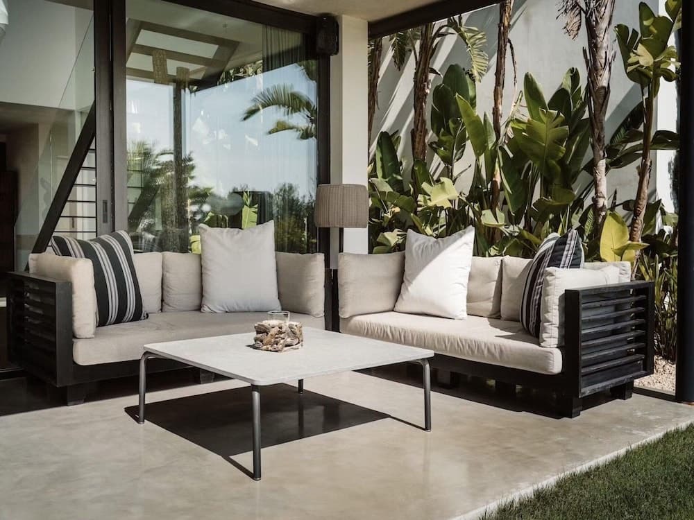 Modern Villa With Minimalistic Decor — 29