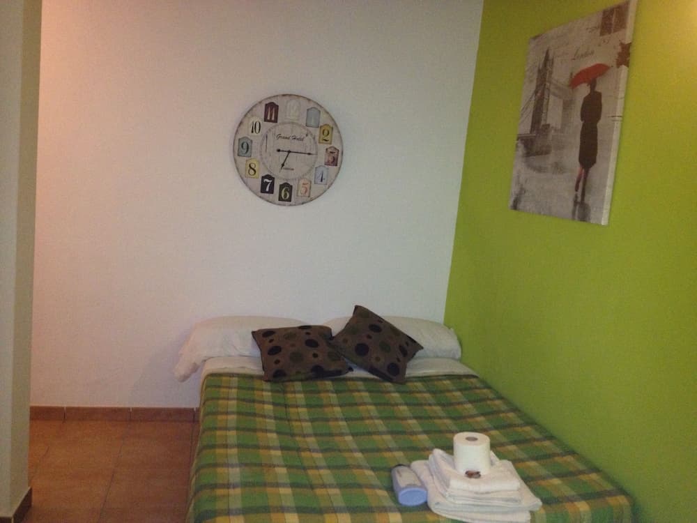 BHG Hostel Secar de la Real — 14
