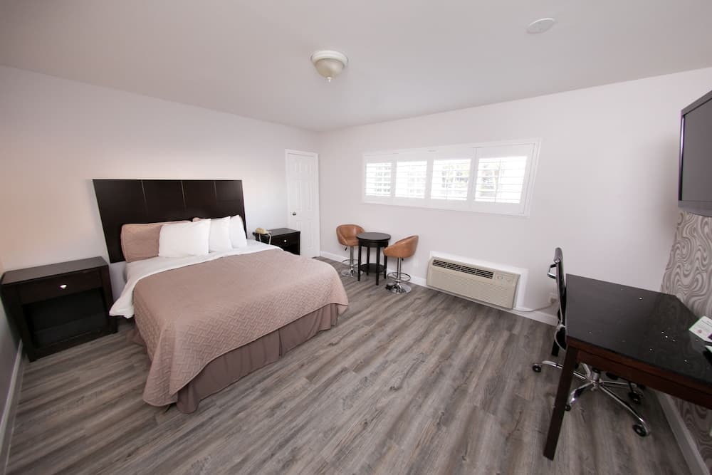 Metropolitan Inn & Suites — 2