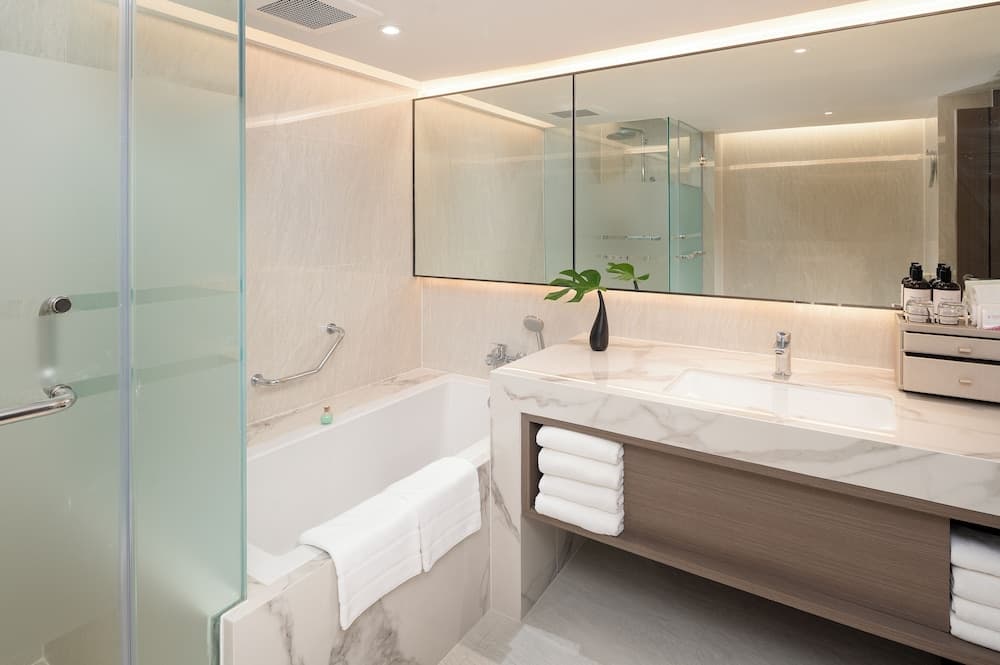Pathumwan Princess Hotel — 23