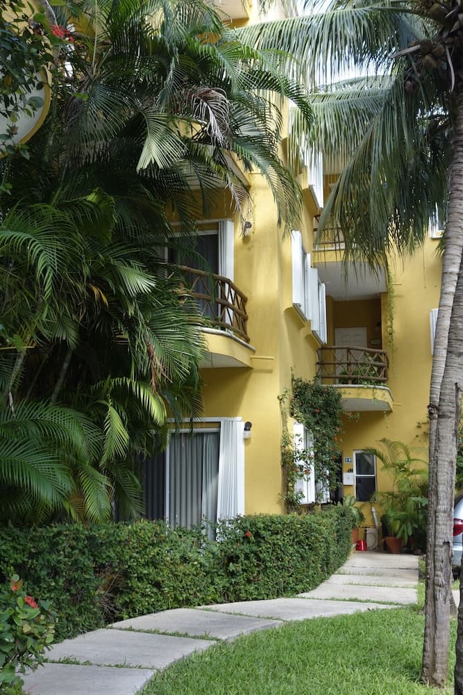 Las Palmas Condominio — 3