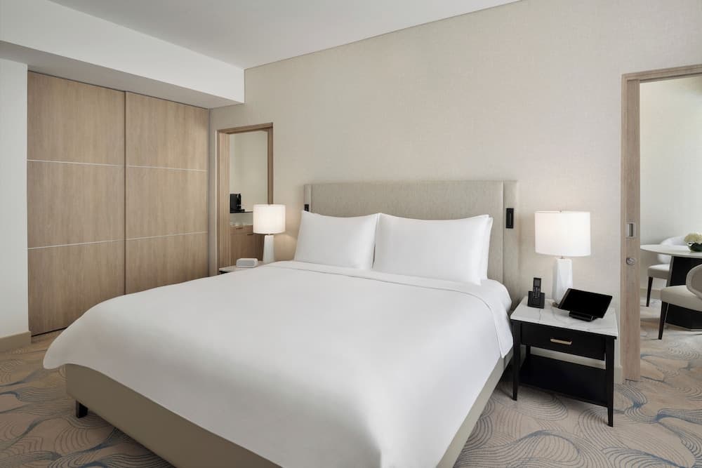 JW Marriott Hotel Marina — 8