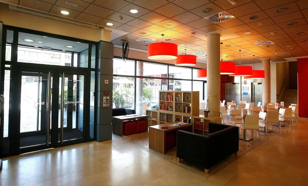 Travelodge Madrid Torrelaguna — 10