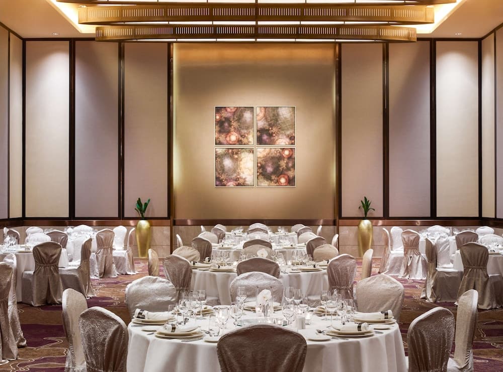 Swissotel Al Ghurair — 16