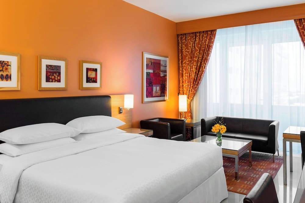 Four Points by Sheraton Bur Dubai — 14