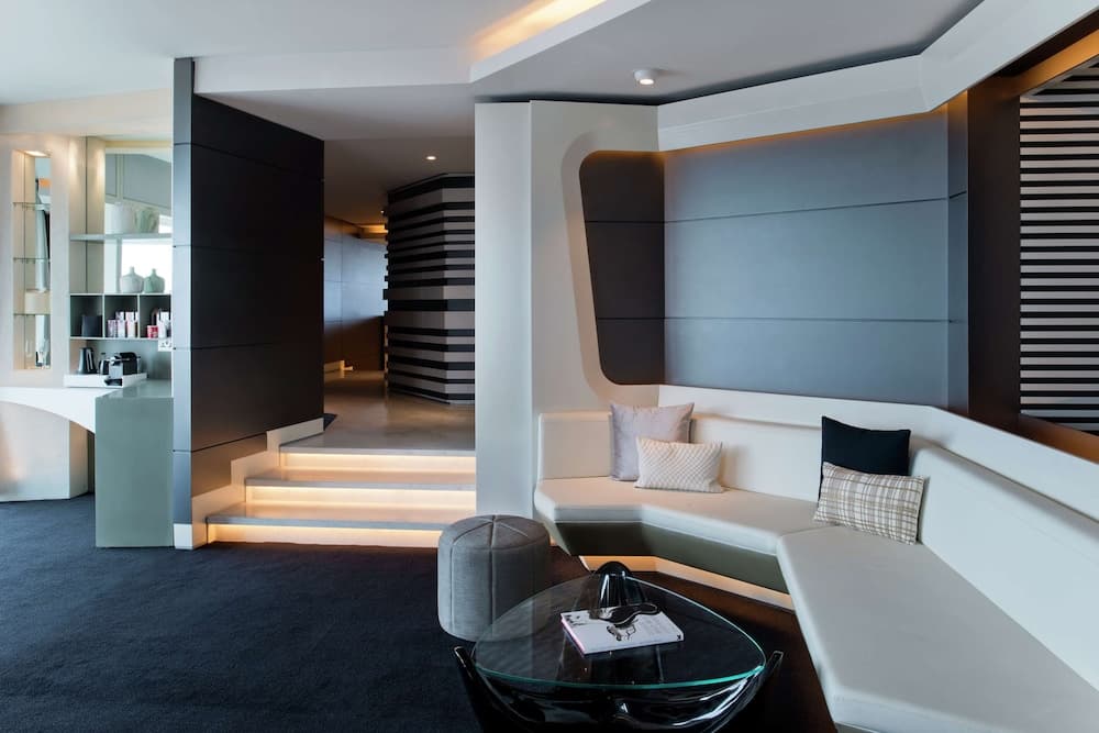 V Hotel Dubai, Curio Collection by Hilton — 29